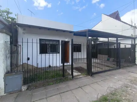 OPORTUNIDAD VENTA CASA 3 AMBIENTES PISCINA Y COCHERA ESCUCHA OFERTA