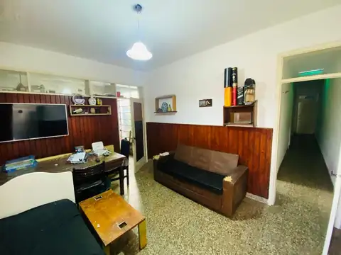 CASA EN VENTA 3 DORMITORIOS Y PATIO A RECICLAR ALBERDI