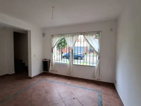 Depto Tipo Casa 4 ambientes con 2 baños
