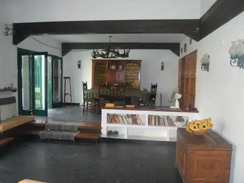 Casa 5 ambientes con 4 baños