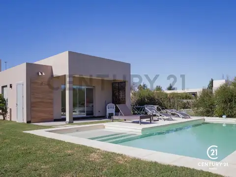 Casa 6 ambientes con 2 baños