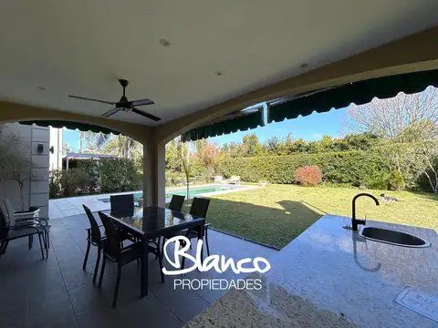 Casa en Venta con 6 cocheras