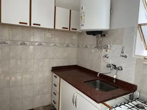 Departamento en Alquiler en Parque Chacabuco, $ 700.000