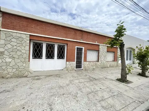 CASA TRES DORMITORIOS - 9 DE JULIO