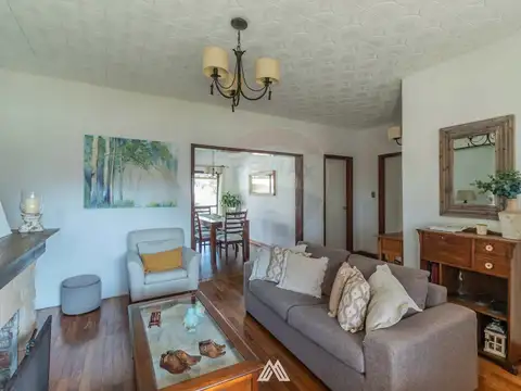 VENTA HERMOSA CASA EN COLON- 2 DORM + TALLER