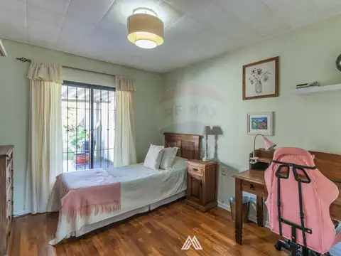 VENTA HERMOSA CASA EN COLON- 2 DORM + TALLER