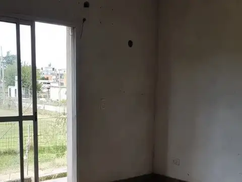 CASA 3 AMB EN VENTA CUARTEL V MORENO CON PATIO