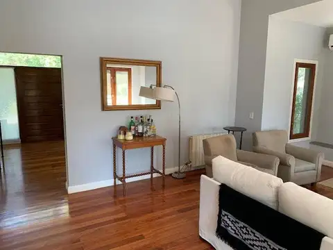 Casa en Alquiler Temporal con 4 cocheras