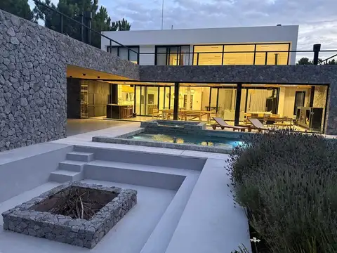 Muy Linda Casa en Costa Esmeralda – Barrio Marítimo