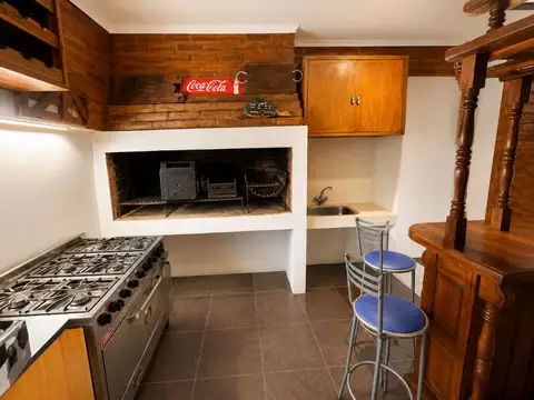 Casa 5 ambientes con 1 baño