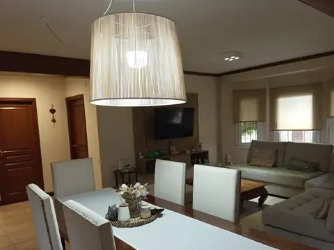 Casa en Venta con 4 cocheras