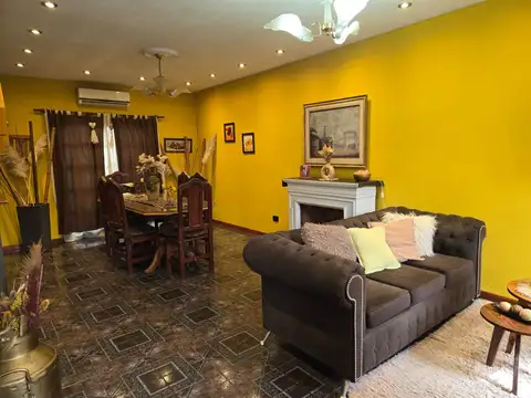 Casa en Venta con 3 cocheras