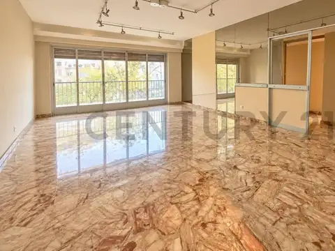 TRES AMBIENTES CON DEPENDENCIA y ESPACIO GUARDACOCHES