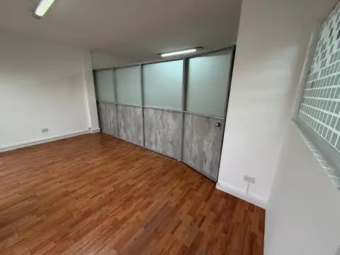 Oficina en Alquiler en Flores, $ 690.000