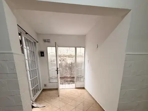 Depto Tipo Casa en Alquiler de 2 ambientes