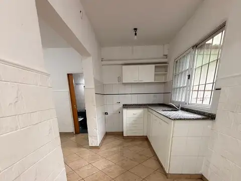 Depto Tipo Casa en Alquiler en Tablada, $ 650.000