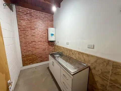 Galpón en venta y alquiler con salón comercial, oficinas y depósito en Rafaela