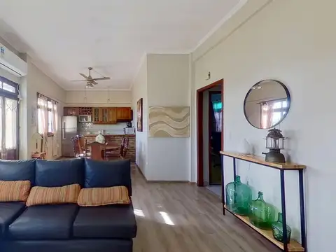 Casa 6 ambientes con 2 baños