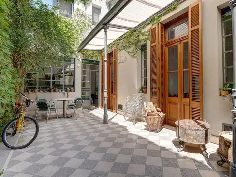 CASA EN VENTA CABALLITO CON TERRAZA PATIO Y SOTANO
