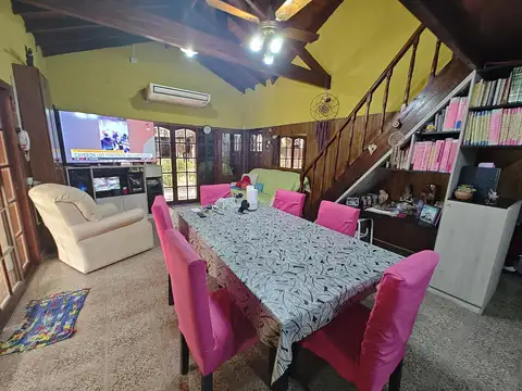 Casa 5 ambientes con 3 baños