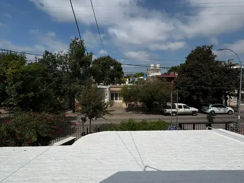 Departamento 1 Dormitorio Con Terraza Propia en Alquiler - B Jardín - Bajas Expensas