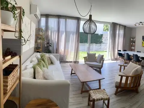 Venta casa 4 dormitorios en Beccar