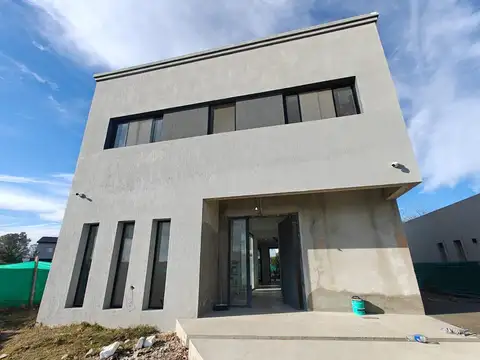 Moderna casa en Santa Elena