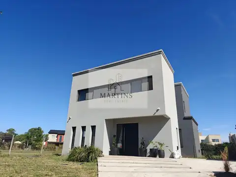 Moderna casa en Santa Elena