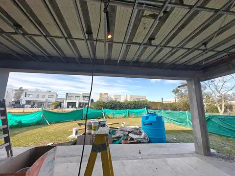 Casa 5 ambientes con 2 baños