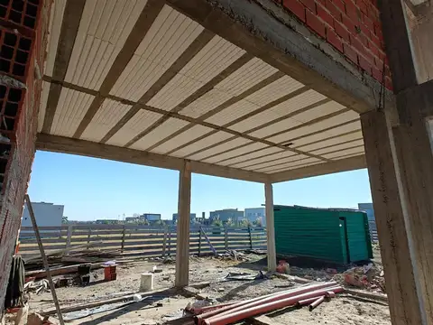 Casa 5 ambientes con 2 baños