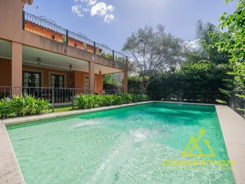 Casa en Venta con 2 cocheras