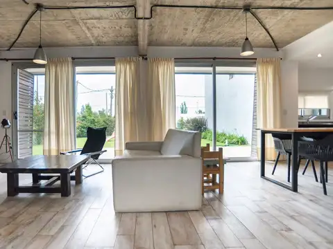 Casa 3 ambientes con 2 baños