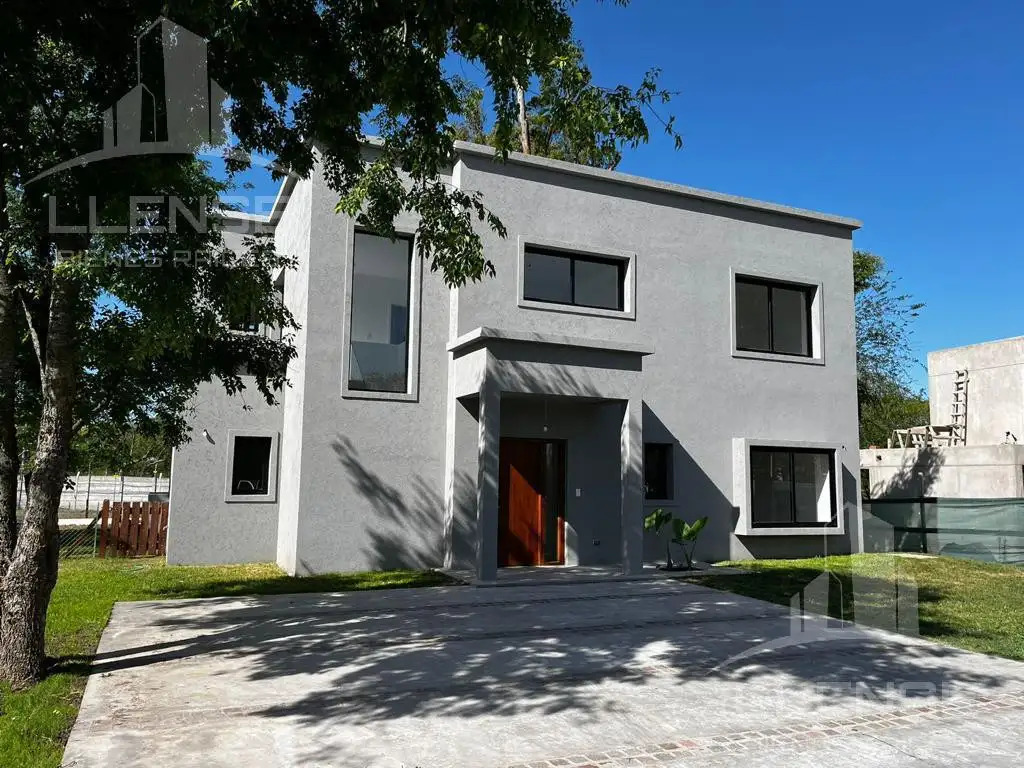 Casa en Venta - 3 dormitorios - USD 450.000