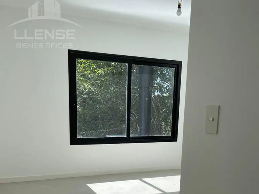 Casa - 250  m² Cubierta | 3 dormitorios | 2 años | 4 ambientes | Norte | 740  m² Terreno