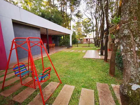 Casa en Venta con 2 cocheras