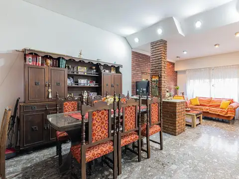 Depto Tipo Casa 5 ambientes con 2 baños