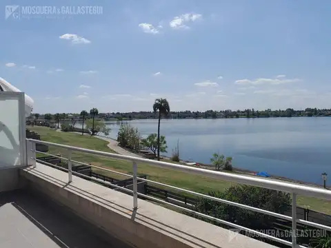 4 ambientes.2 cocheras .Excelente vista a laguna, estar 3 dormitorios y suite. Balcón corrido