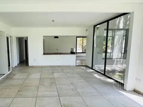 Casa 4 ambientes con 3 baños