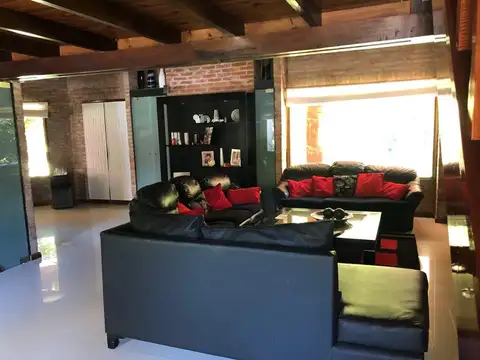 Quinta en Venta con 2 cocheras