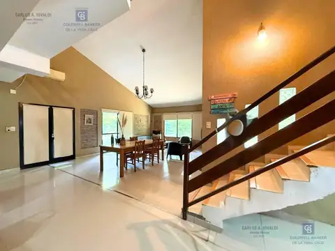Casa 4 ambientes con 2 baños