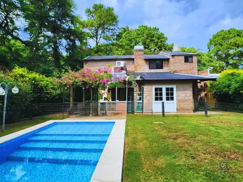 Casa en venta en Country Ubajay | 2 dormitorios, pileta y galería