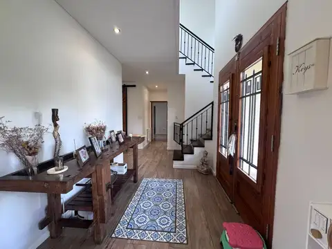 Casa 5 ambientes con 2 baños