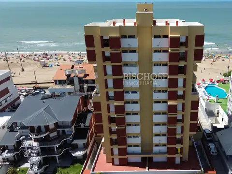 DEPARTAMENTO DE 2 AMBIENTES CON VISTA AL MAR Y COCHERA