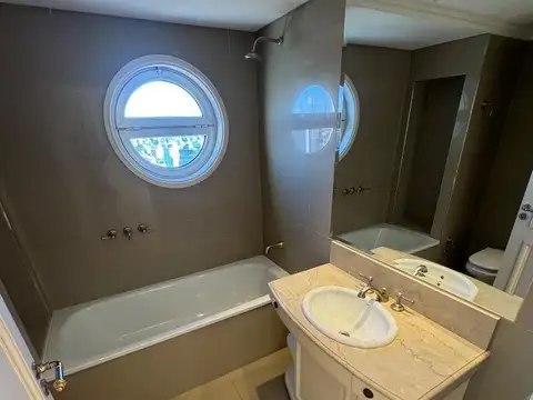 Departamento 5 ambientes con 4 baños