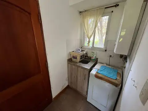 Venta casa de tres dormitorios con galería, parrillero y pileta - Roldan, Aires de Campo