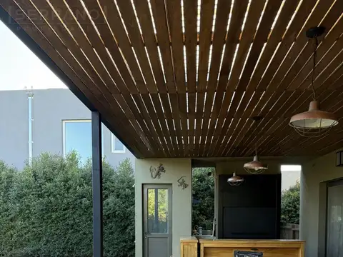 Casa 4 ambientes con 3 baños