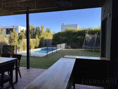 Casa en venta de 4 ambientes con pileta en Vila Marina, Villanueva