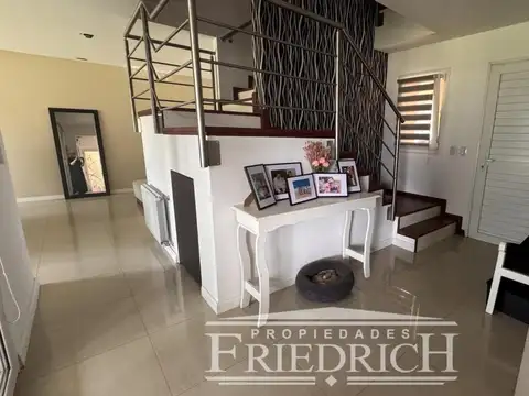 CASA EN VENTA BARRIO CERRADO SANTA ANA