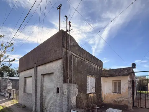 CASA A RECICLAR CON AMPLIO TERRENO, IDEAL INVERSIÓN