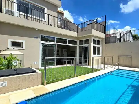 CASA 4 AMBIENTES PISCINA ASCENSOR ACEP. PROPIEDAD